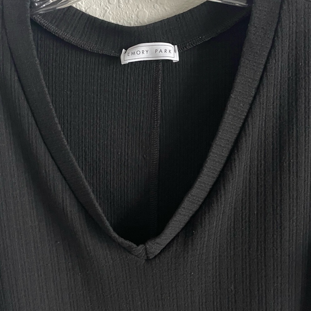 Emory Park Black V-Neck Ribbed Women's Top